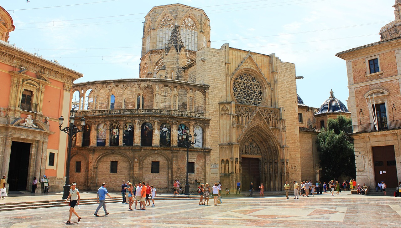 city break valencia plaza de la virgen